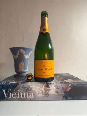 Veuve Clicquot Yellow Label Champagne EMPTY BOTTLE - shelf deco...